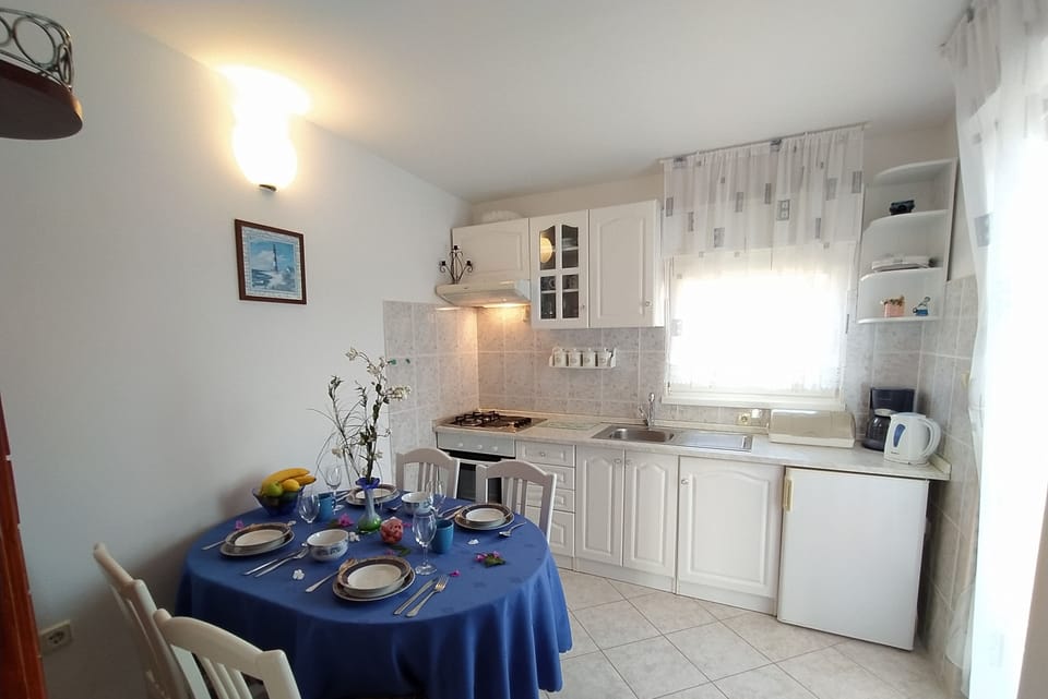 Apartment, 2 Bedrooms, Smoking, Balcony | Interior