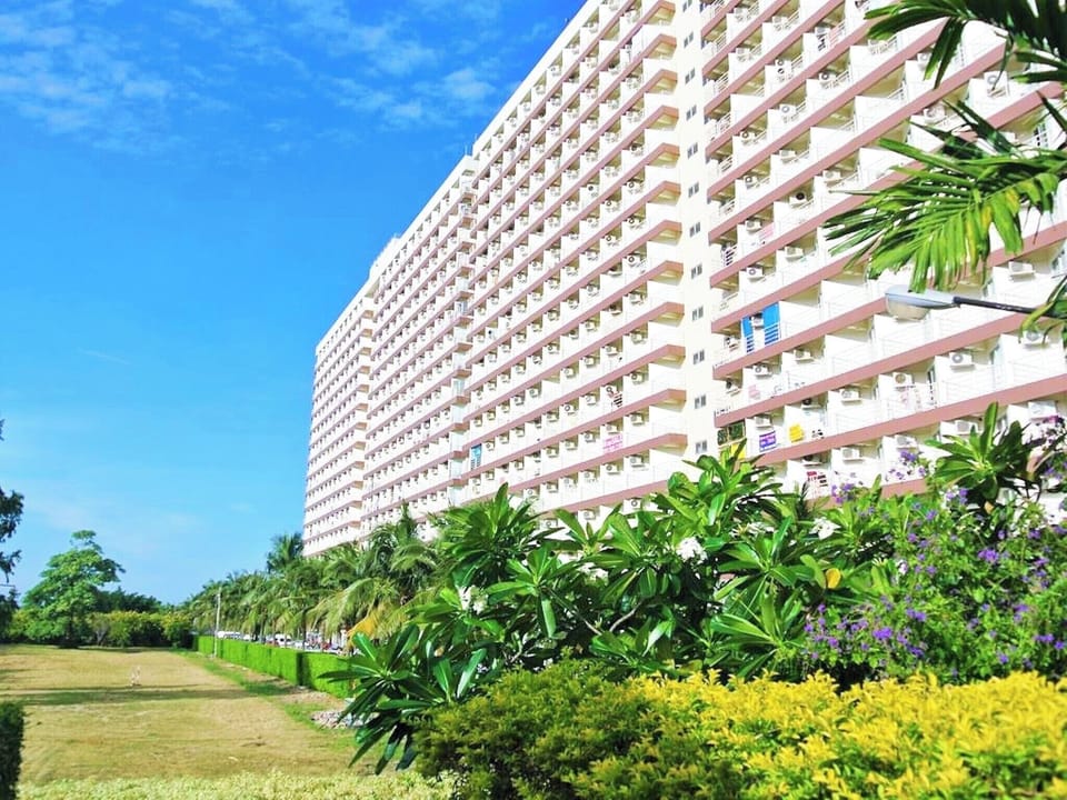 Condo, 1 Bedroom, Smoking, Balcony | Front of property