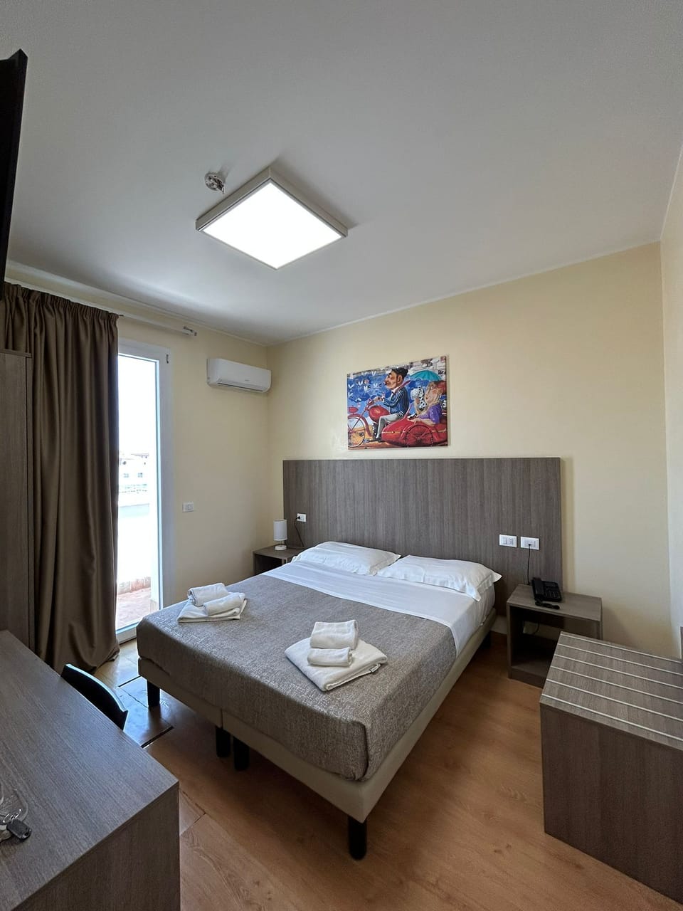 Free WiFi, bed sheets