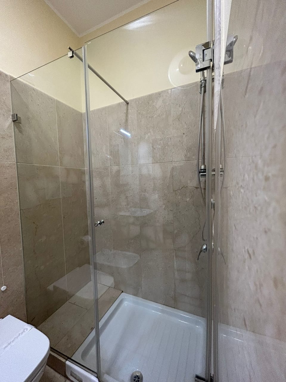 Double or Twin Room | Bathroom | Shower, free toiletries, hair dryer, bidet