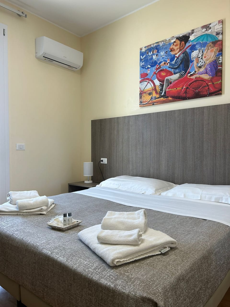 Free WiFi, bed sheets