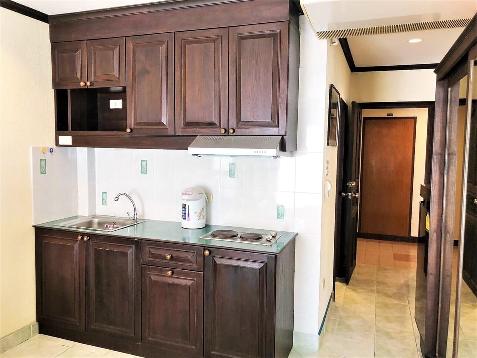 Condo, 1 Bedroom, Smoking, Balcony | Interior