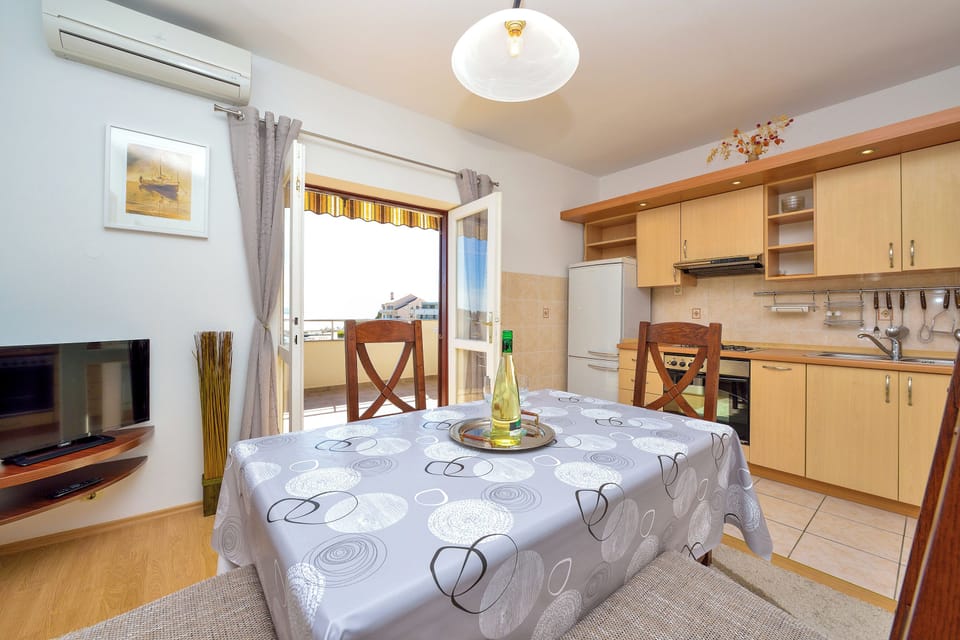 Apartment, 2 Bedrooms, Terrace, Ocean View | Interior