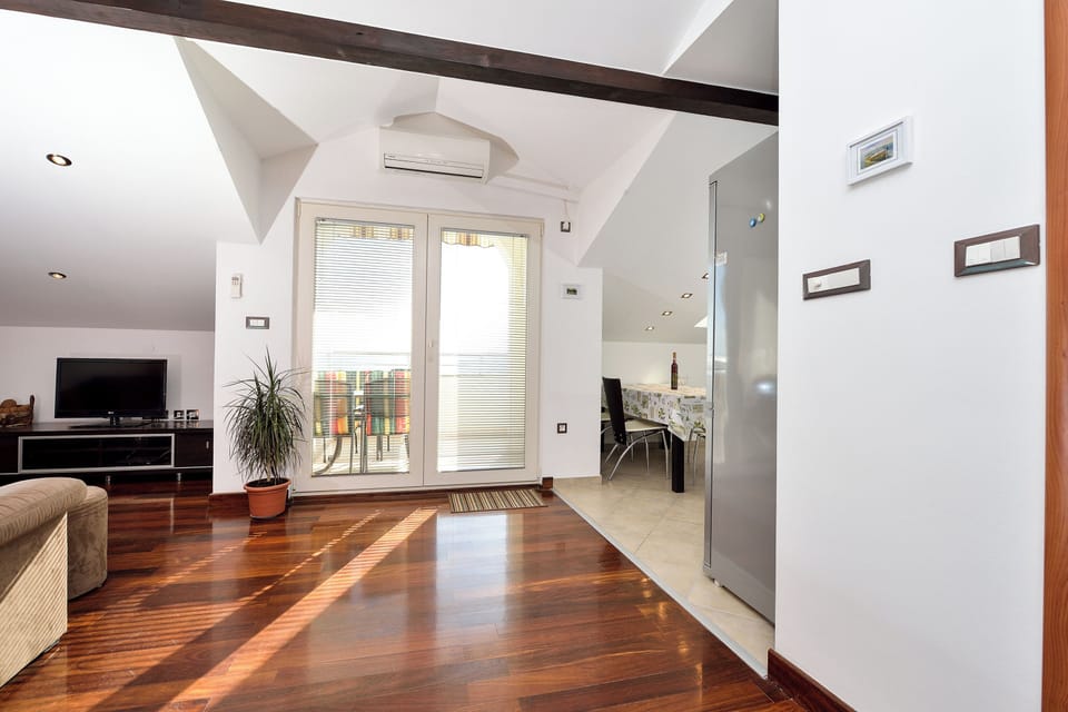 Apartment, 2 Bedrooms, Balcony, Ocean View | Living room | Flat-screen TV