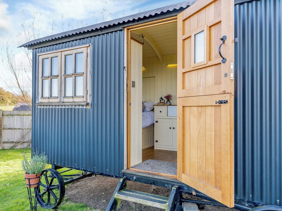 Exterior | Elsie&rsquo;s Hut, Hassocks