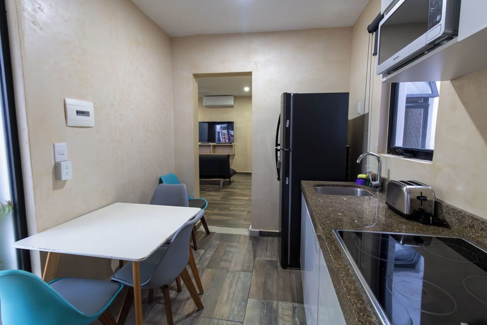 Family Suite | Private kitchen | Microwave, griddle, cookware/dishes/utensils