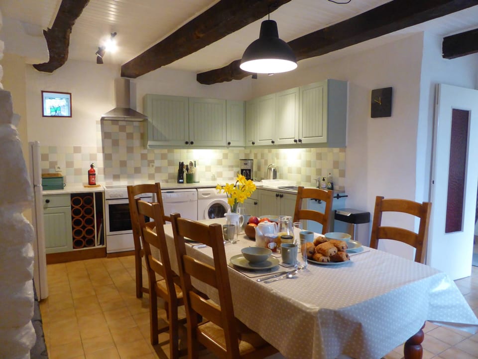 Dining room/kitchen