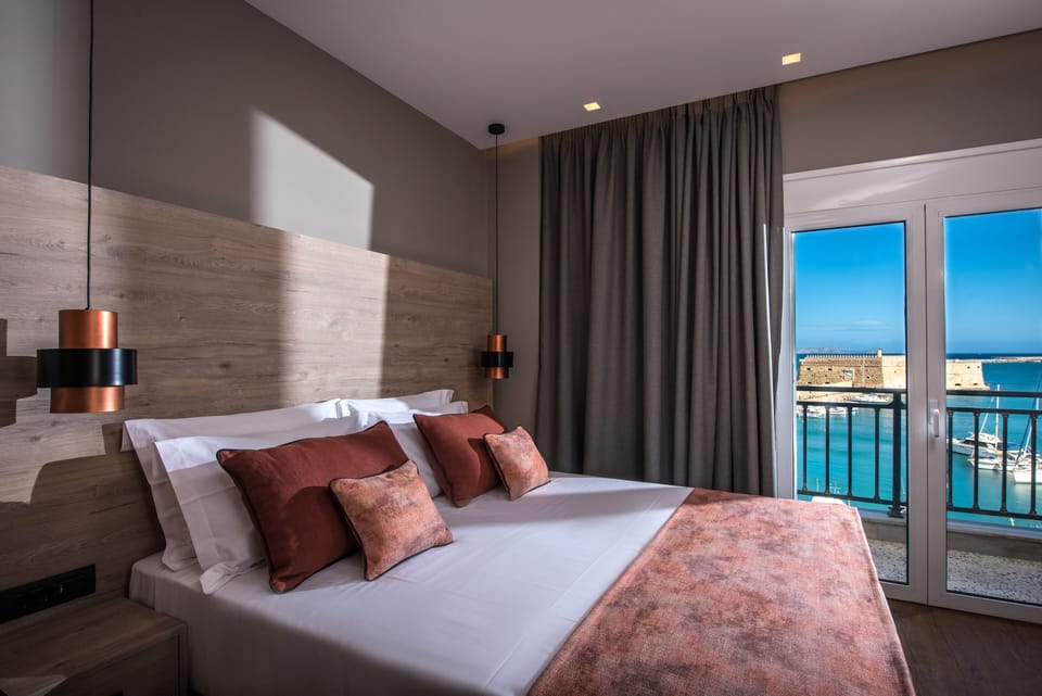 Second bedroom with sea view. Beds can be separated to create two single beds
