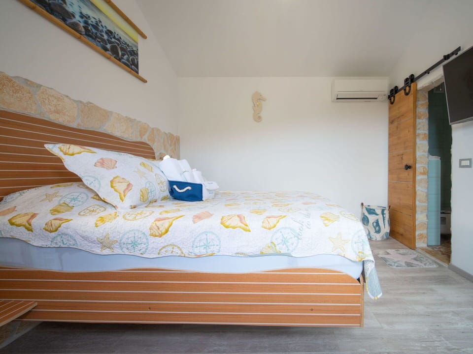 Azure, Building, Comfort, Wood, Interior Design, Bed, Floor, Flooring, House