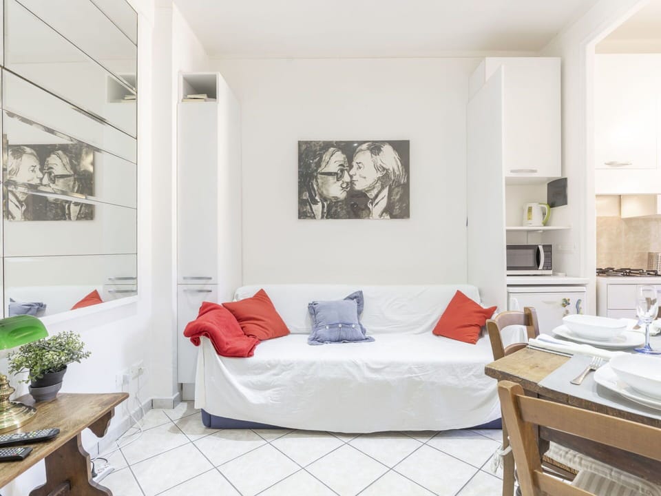 Table, Picture Frame, Furniture, Property, White, Comfort, Wood, Plant, Couch, Interior Design