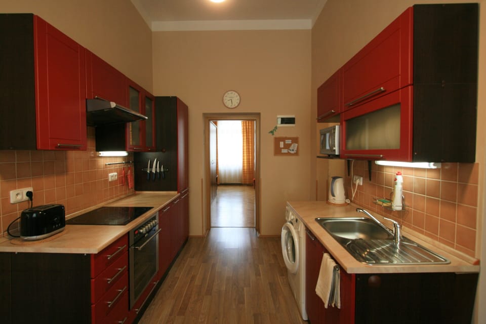Apartment | Private kitchen | Full-size fridge, microwave, oven, stovetop