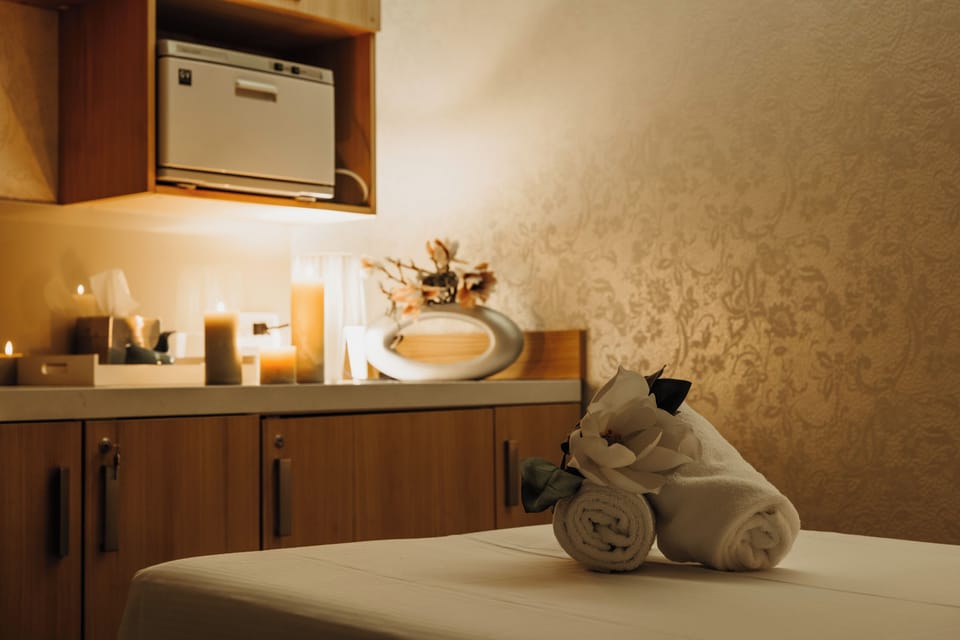 Couples treatment rooms, sauna, hot tub, steam room, body treatments