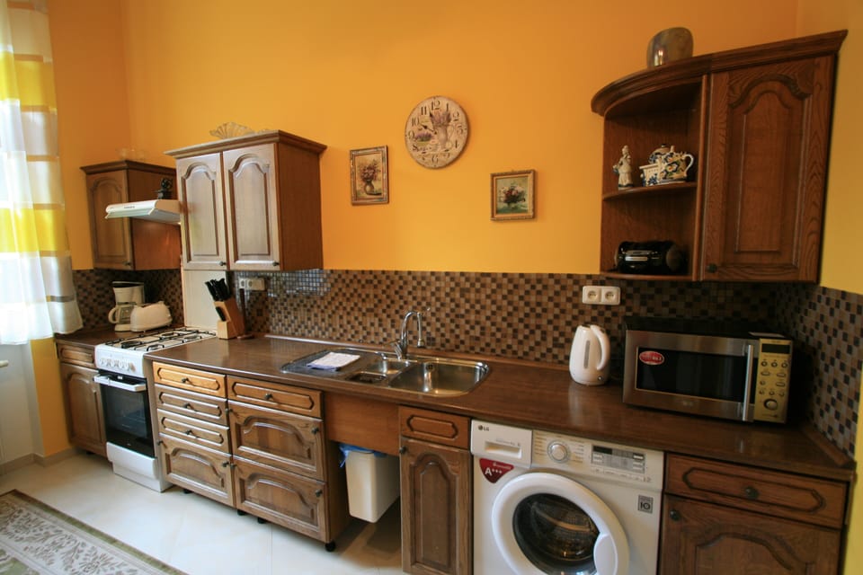 Apartment | Private kitchen | Full-size fridge, microwave, oven, stovetop