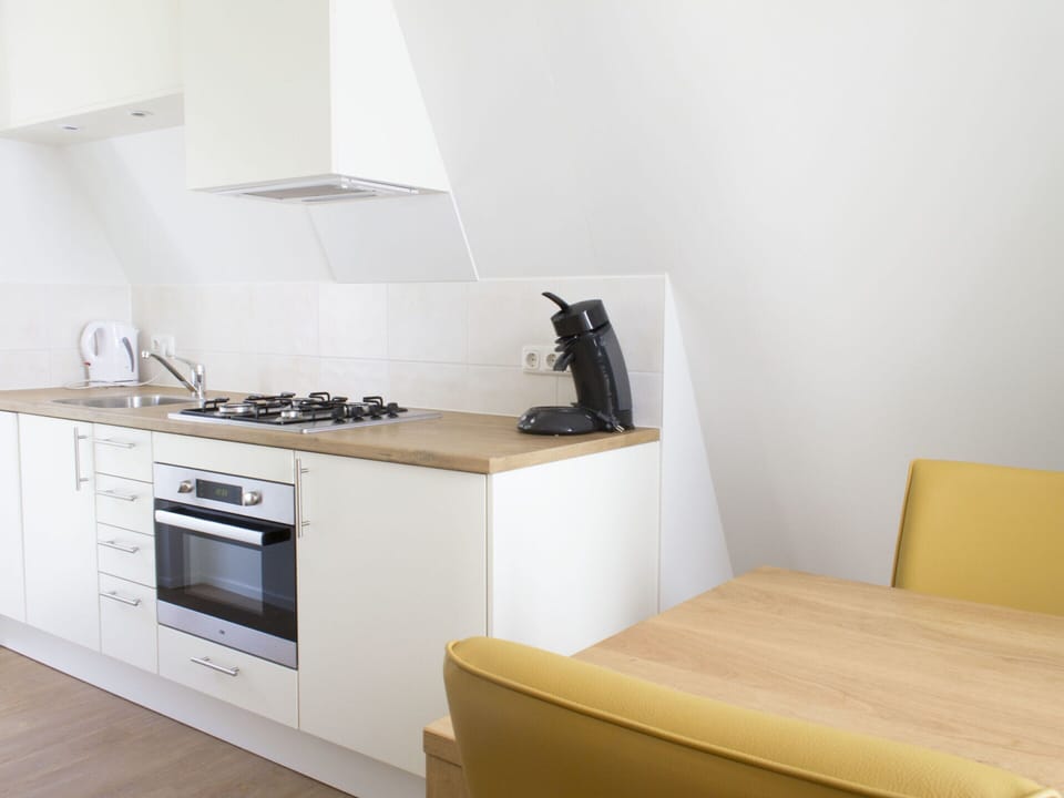 Bungalow | Private kitchen | Fridge, freezer