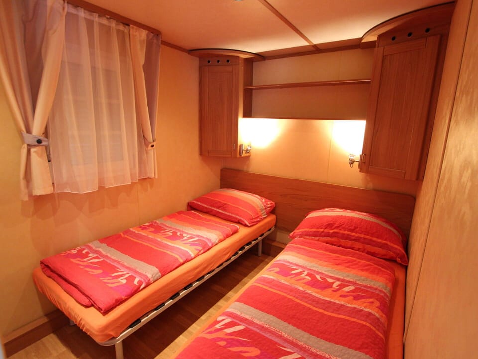 Mobile Home | 2 bedrooms, individually furnished, bed sheets