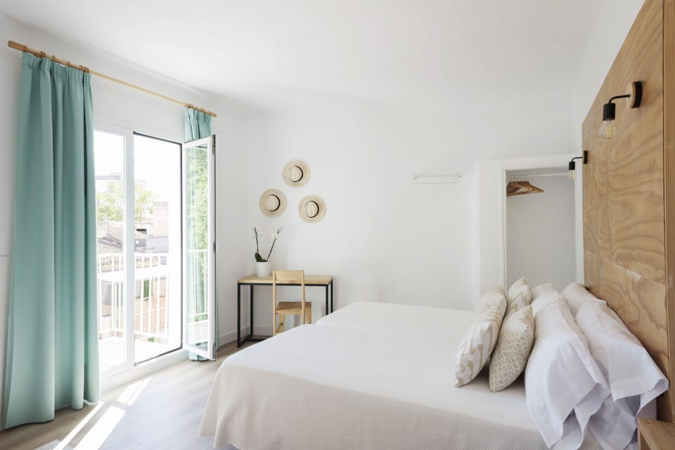 Superior Twin Room, Balcony | Minibar, in-room safe, individually decorated, individually furnished