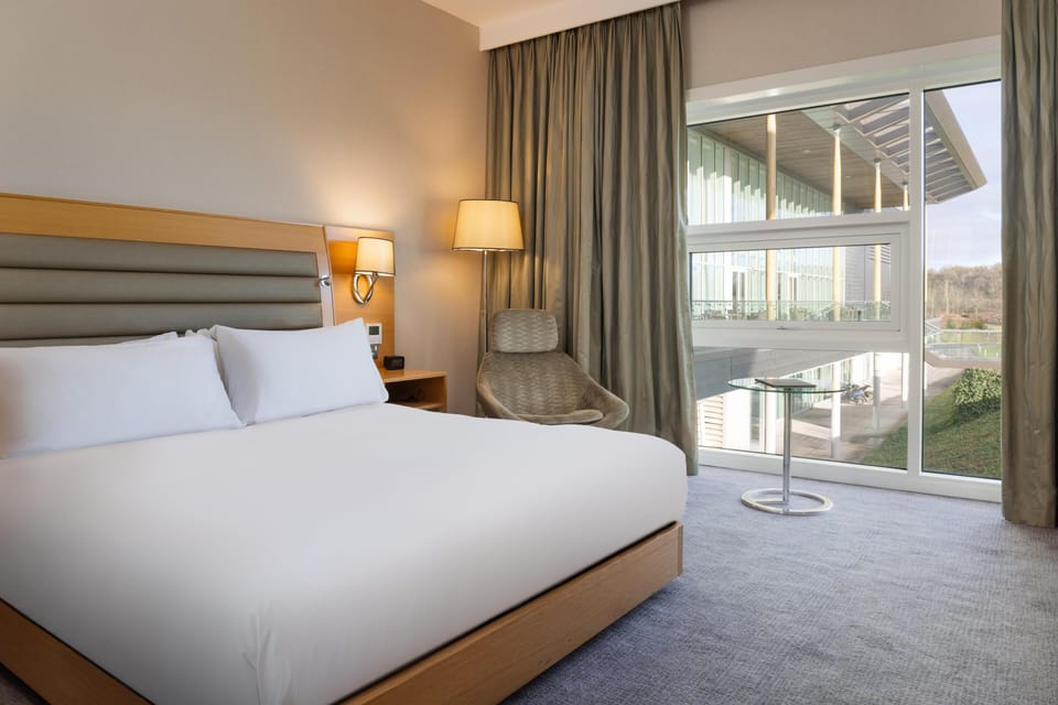 King Accessible Deluxe Room | Premium bedding, in-room safe, desk, iron/ironing board