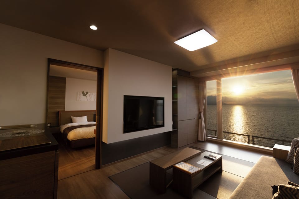Deluxe Twin Room, Non Smoking (Lake View) | Premium bedding, in-room safe, free WiFi, bed sheets