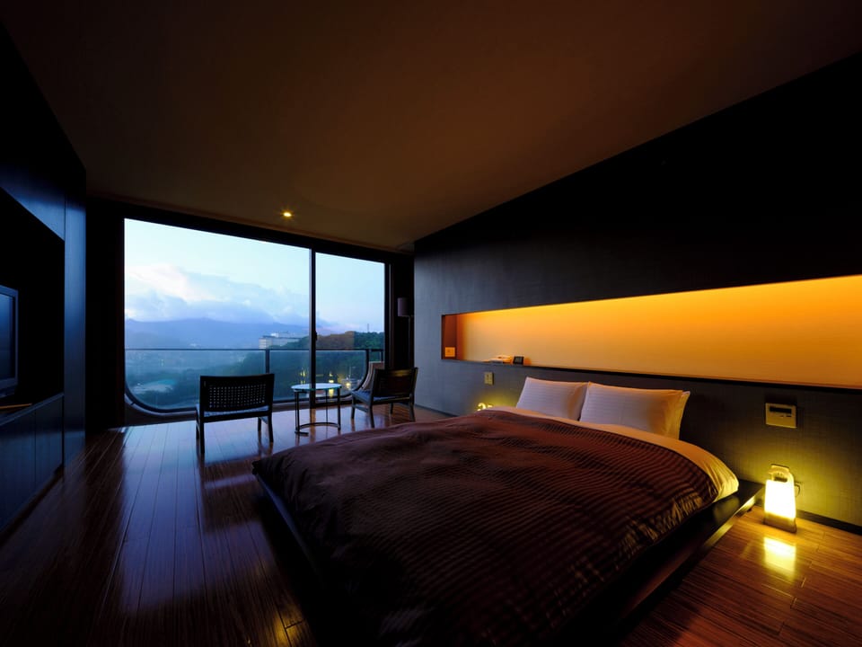 Premier Room, 1 Double Bed, Non Smoking, Harbor View | In-room safe, WiFi (free), bed sheets
