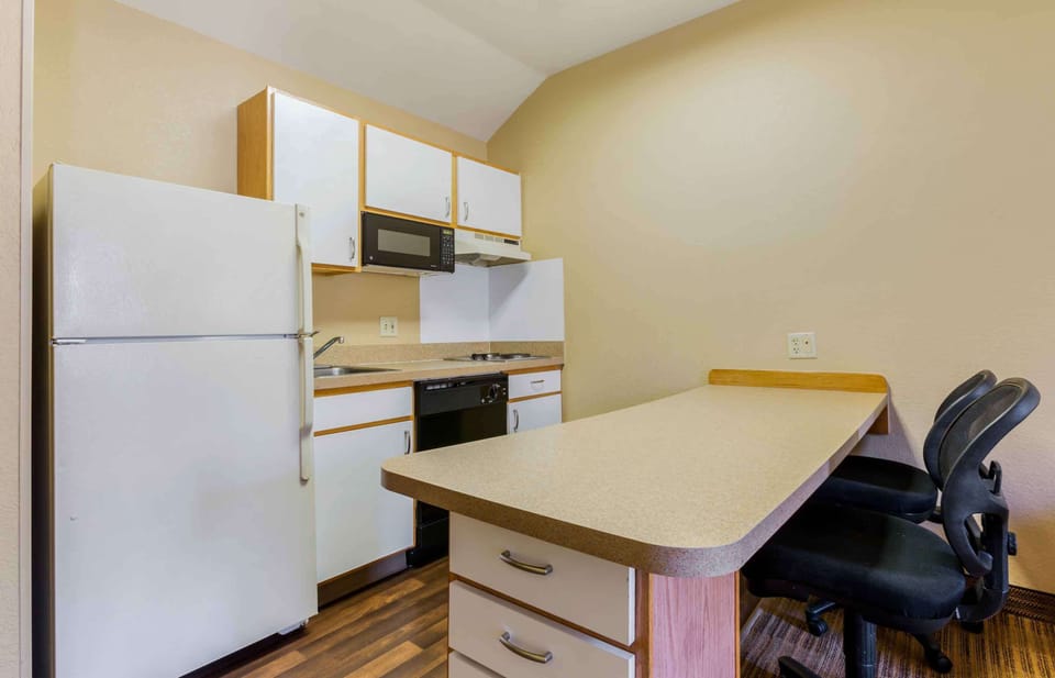 Desk, laptop workspace, iron/ironing board, free WiFi