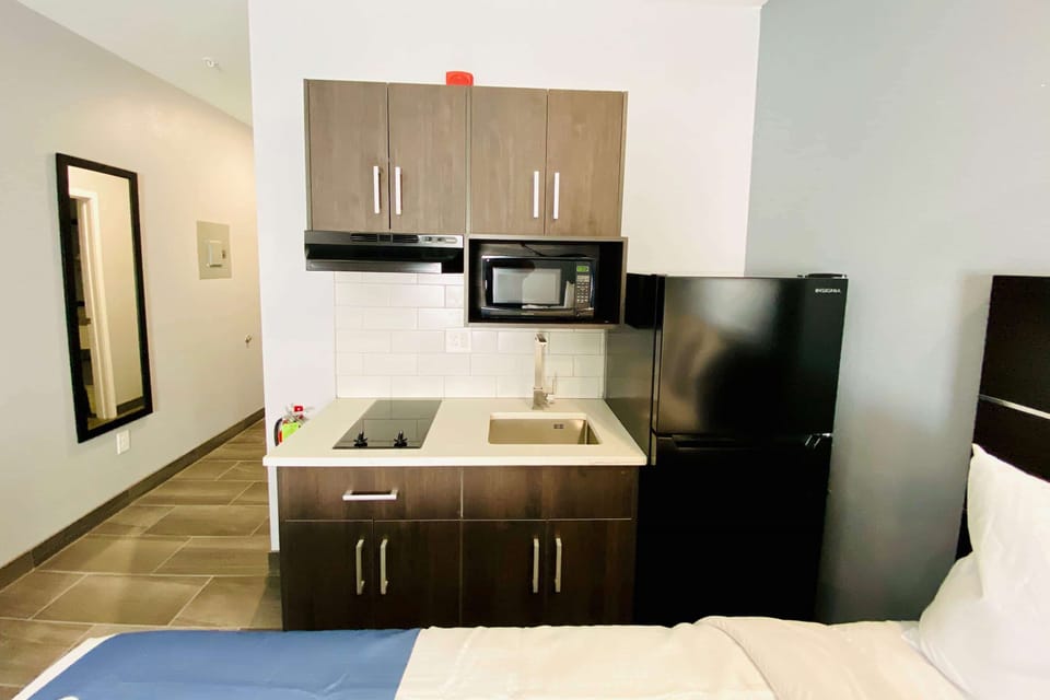 Room, 2 Queen Beds, Non Smoking (Kitchenette) | Private kitchenette | Coffee/tea maker