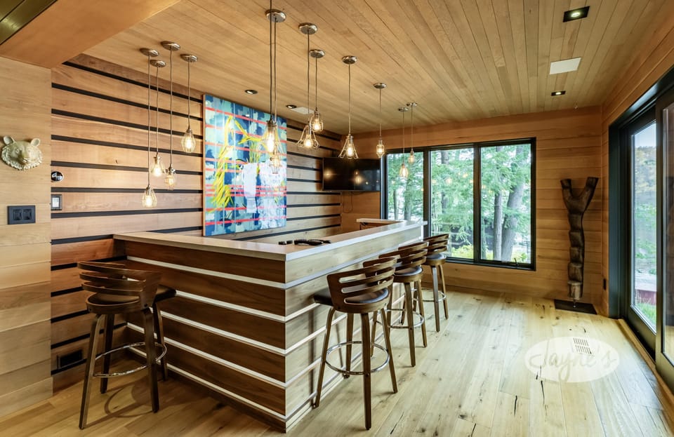 Living Area Bar &amp; Seating