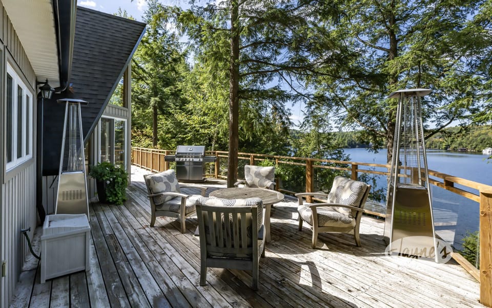 Upper Deck, Seating &amp; BBQ
