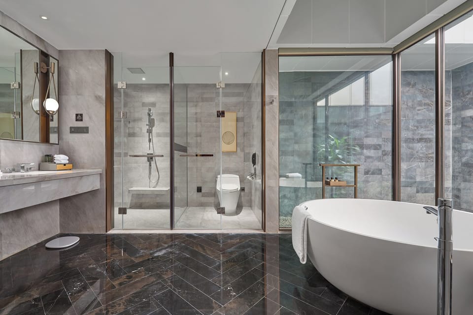 Signature Suite, Smoking, Courtyard View | Bathroom | Free toiletries, hair dryer, bathrobes, slippers