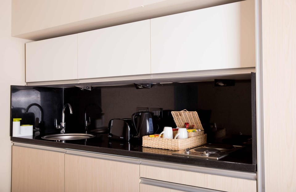 Egyptian cotton sheets, premium bedding, minibar, in-room safe