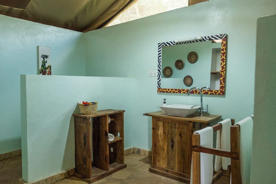 Comfort Tent, Garden View | Bathroom sink