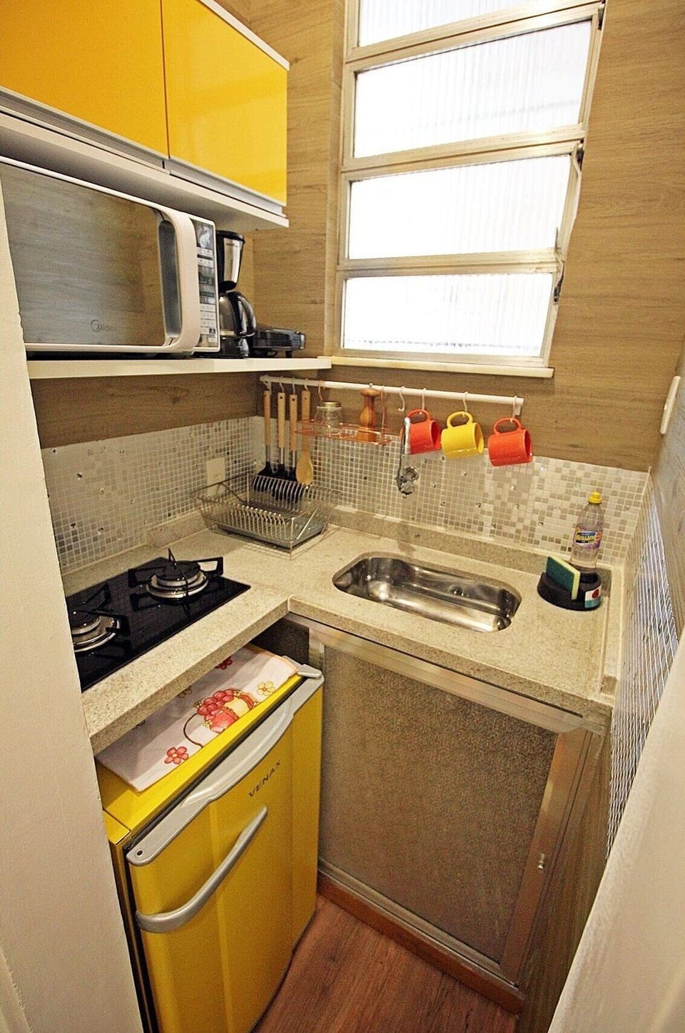 Design Apartment | Private kitchen | Fridge, microwave, stovetop, electric kettle