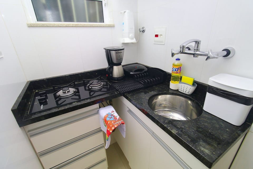 Basic Apartment | Private kitchen | Stovetop, electric kettle, toaster, cookware/dishes/utensils