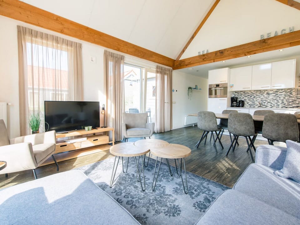 Bungalow | Dining