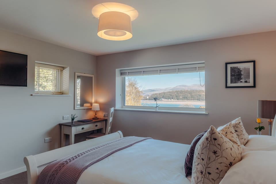 Lodge Sea View Double | Premium bedding, in-room safe, individually decorated