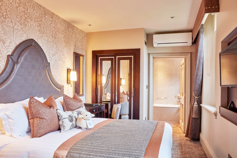 Classic Double with Feature | Premium bedding, in-room safe, desk, laptop workspace