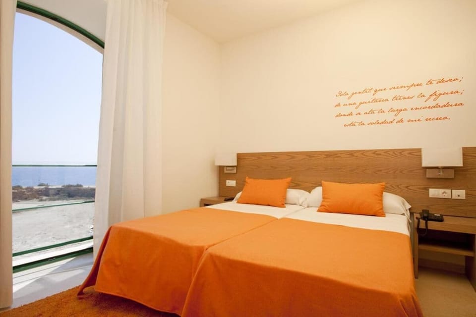 Minibar, in-room safe, WiFi (free)