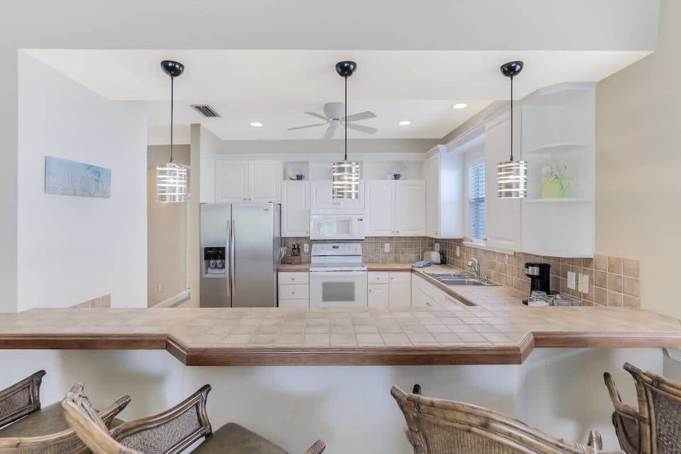 Breakfast bar/kitchen
