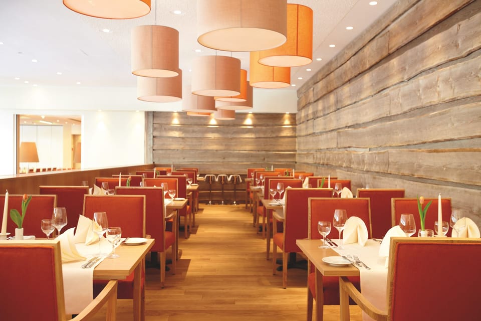2 restaurants, breakfast, lunch, dinner served; international cuisine