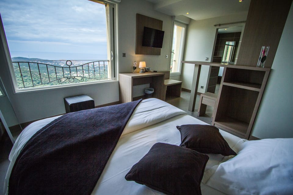 Exclusive Double Room, Jetted Tub, Sea View | Premium bedding, desk, soundproofing, iron/ironing board (on request)