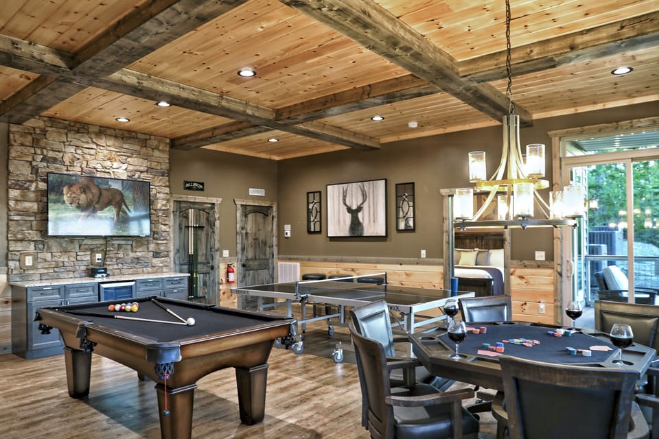 Luxurious game room!