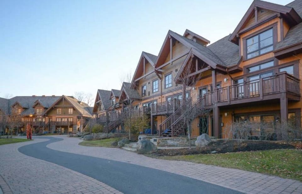 Walking Path in front of Chalet Complex Etoile Du Matin 