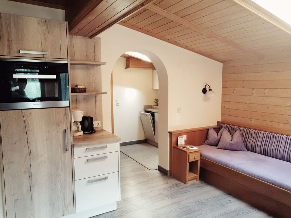 Comfort Apartment, 2 Bedrooms, Balcony, Mountain View (Typ B) | Living area | Flat-screen TV