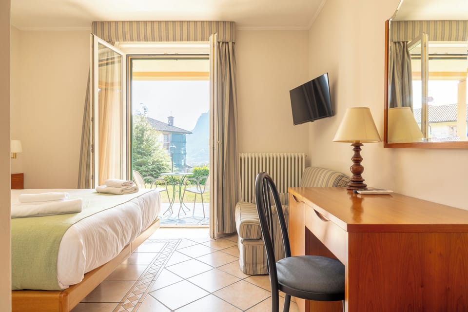 Double Room, Garden View, Annex Building | Down comforters, in-room safe, desk, blackout drapes