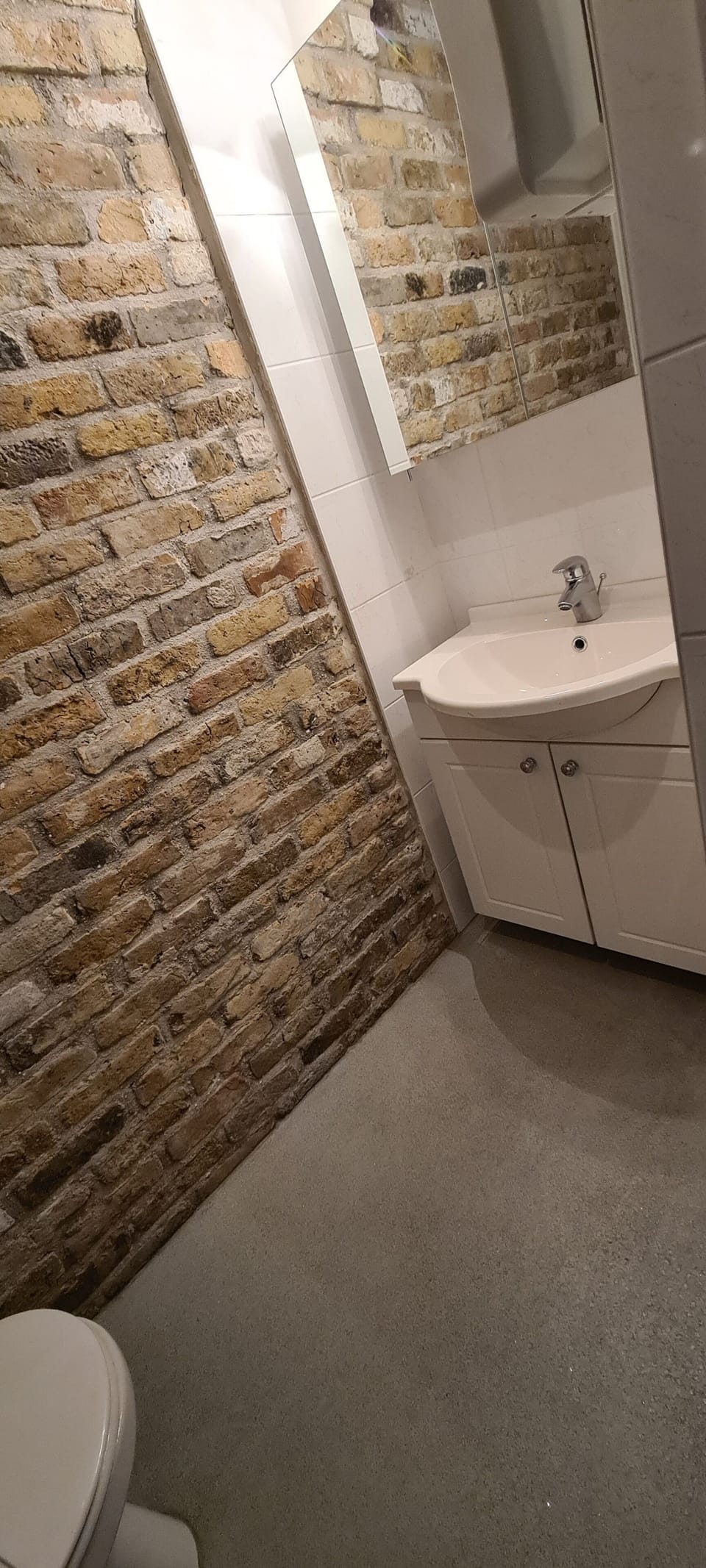 Quadruple Room, 2 Queen Beds | Bathroom | Combined shower/tub, free toiletries, towels