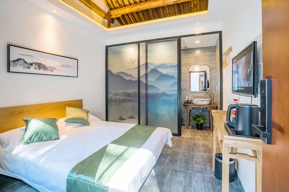 Deluxe Double Room | Desk, blackout drapes, soundproofing, iron/ironing board (on request)