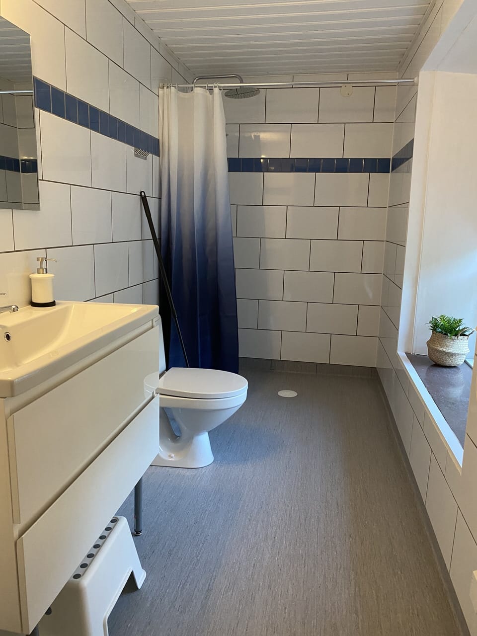 Family Room, 2 Bedrooms, Ensuite | Bathroom | Shower, hair dryer, towels