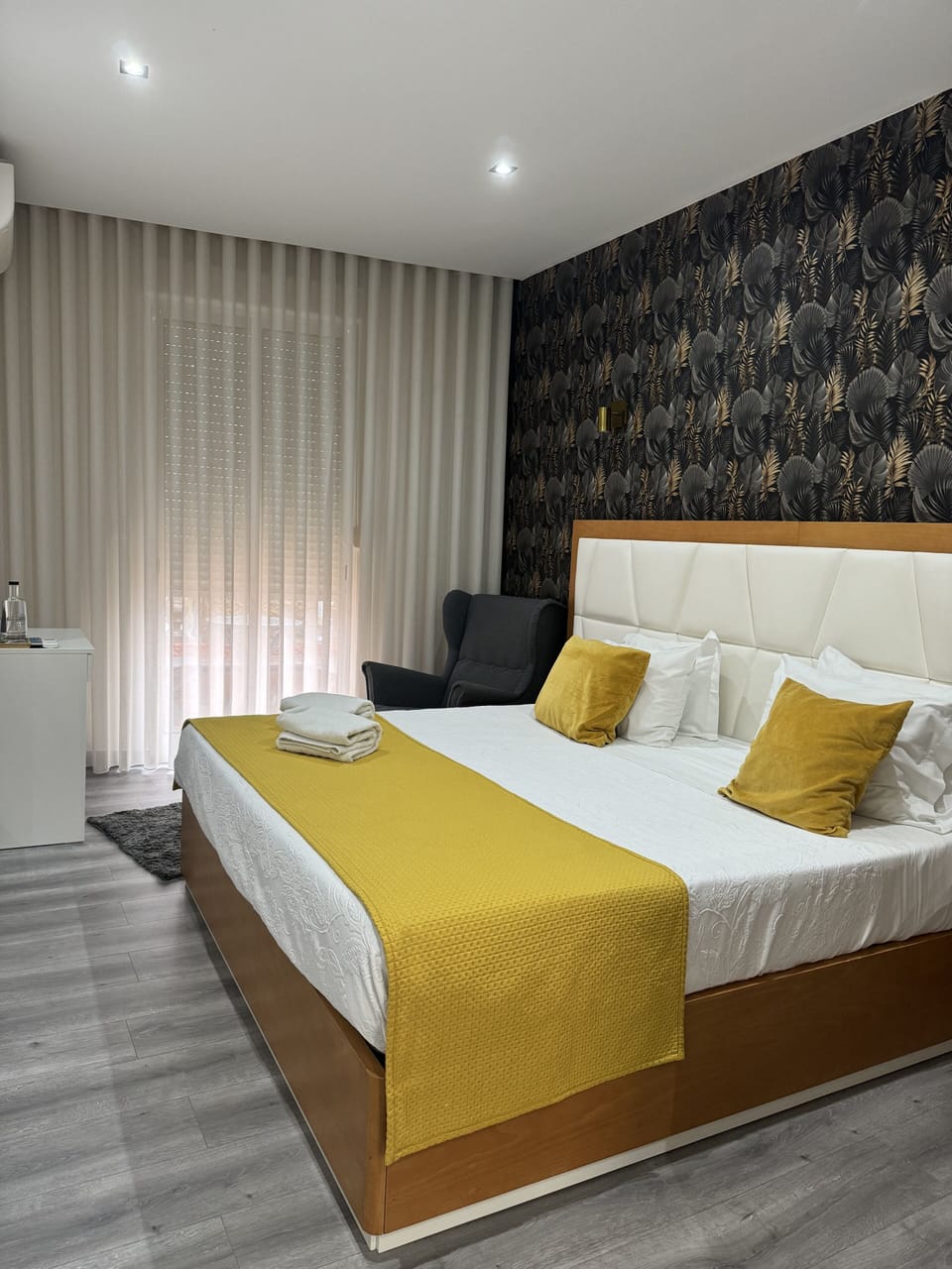 Deluxe Double Room, Balcony | Minibar, laptop workspace, free WiFi, bed sheets