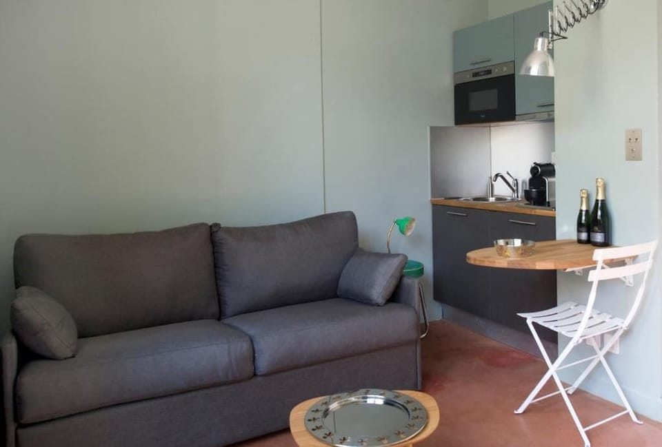 1 Bedroom Terrace Suite | Minibar, in-room safe, desk, blackout drapes