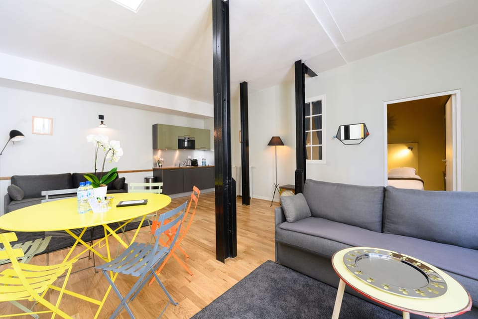 Deluxe Suite | Private kitchen | Mini-fridge, microwave, espresso maker, coffee/tea maker