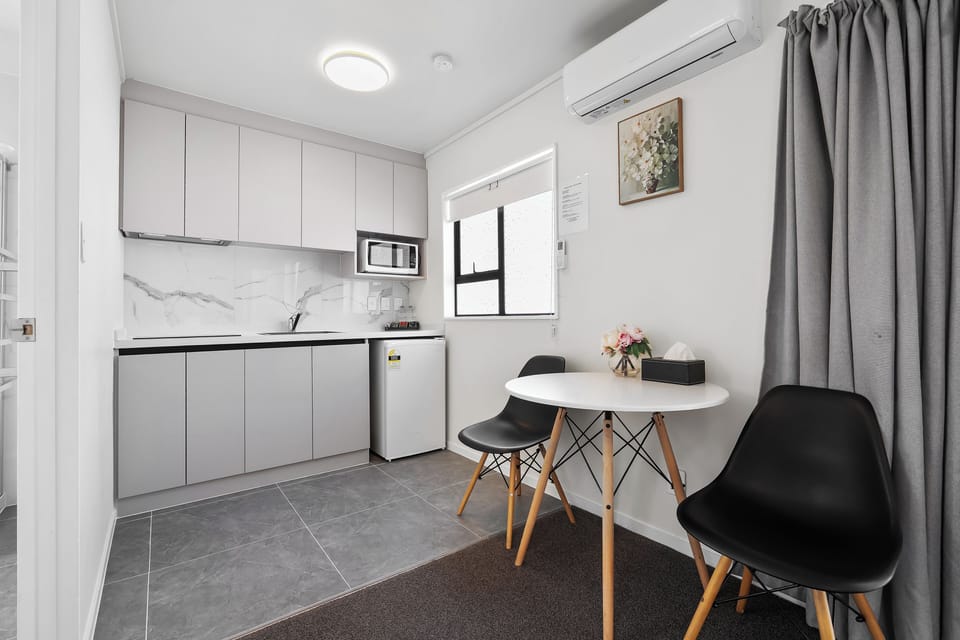 Double Room | Private kitchen | Fridge, microwave, stovetop, electric kettle